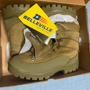 NIB Belleville Mountain Boots